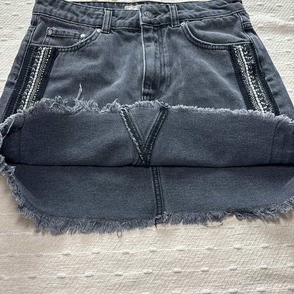 Free People Beaded Black Denim Mini Skirt Size 4 - Picture 7 of 8
